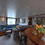 La Mar Bed & Breakfast *