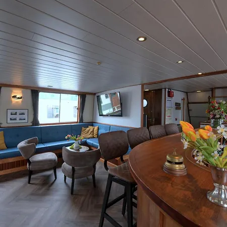 La Mar Bed & Breakfast *